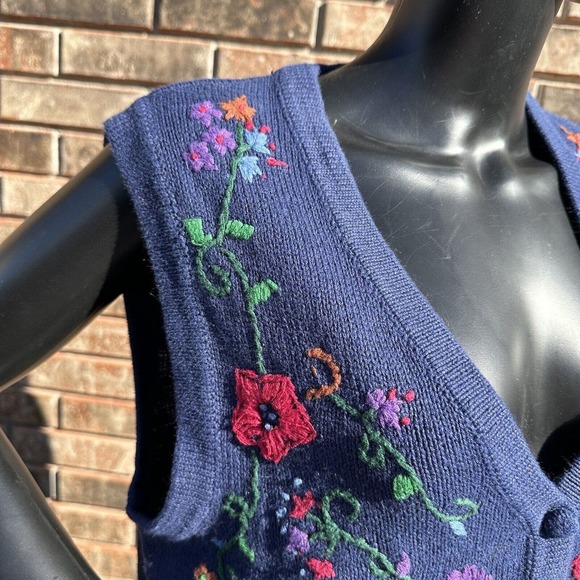 Studio Collections Sweater Vest Womens Size Medium Floral Embroidered‎ Knit Blue - Picture 2 of 12
